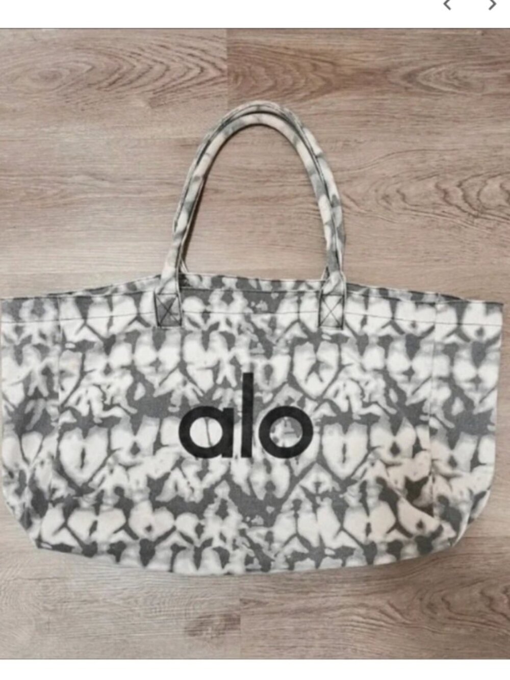 Alo Yoga Grey Shoulder Bag Large Tote Spacious Travel Yoga Fitness Gym Bag